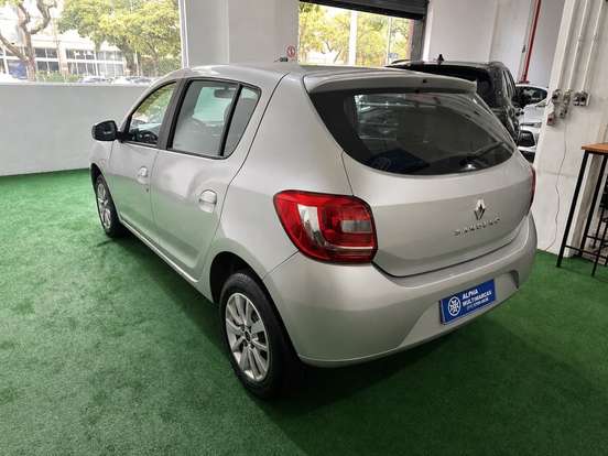 RENAULT-SANDERO-2015