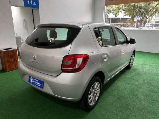 RENAULT-SANDERO-2015