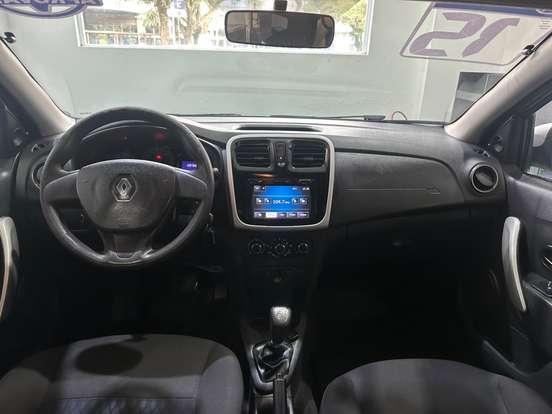 RENAULT-SANDERO-2015