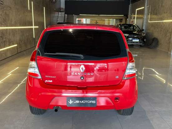 RENAULT-SANDERO-2013