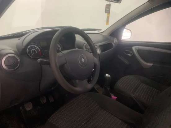 RENAULT-SANDERO-2011