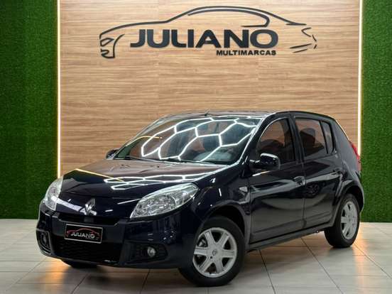 RENAULT-SANDERO-2013