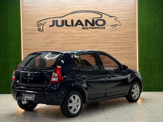 RENAULT-SANDERO-2013