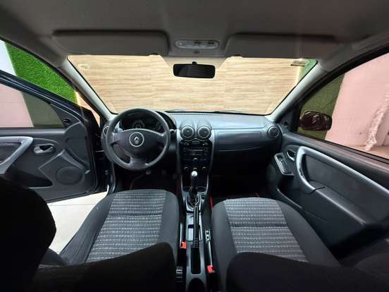 RENAULT-SANDERO-2013