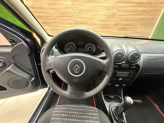 RENAULT-SANDERO-2013