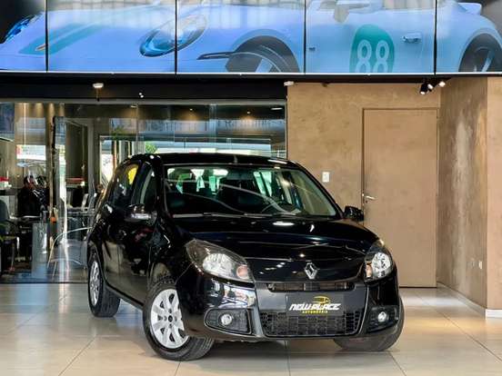 RENAULT-SANDERO-2013