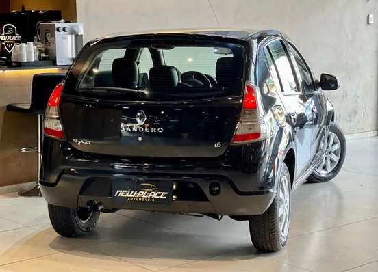 RENAULT-SANDERO-2013