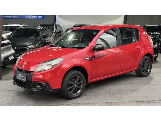 RENAULT-SANDERO-2013