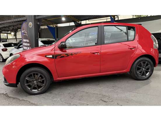 RENAULT-SANDERO-2013