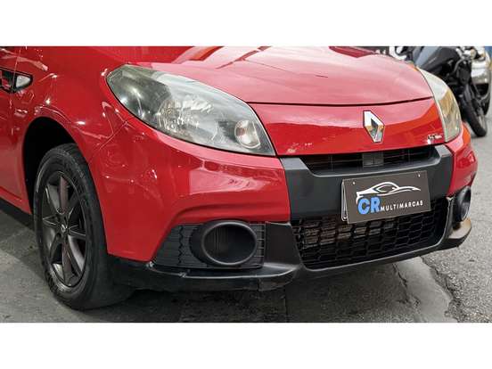 RENAULT-SANDERO-2013