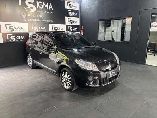 RENAULT-SANDERO-2012
