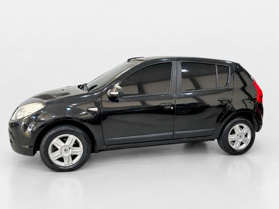 RENAULT-SANDERO-2011