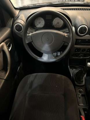 RENAULT-SANDERO-2011