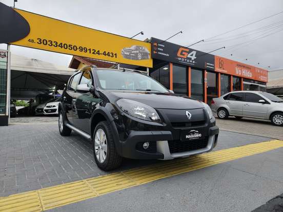 RENAULT-SANDERO-2012