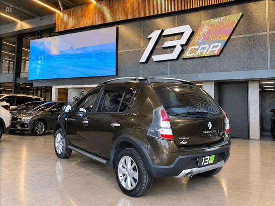 RENAULT-SANDERO-2012