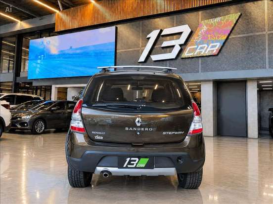 RENAULT-SANDERO-2012