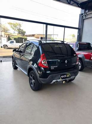 RENAULT-SANDERO-2010