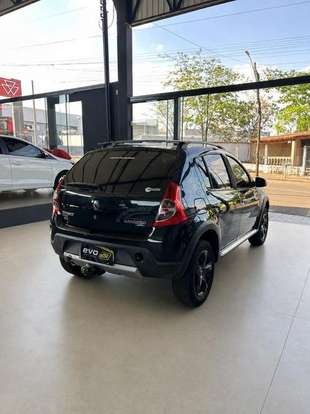RENAULT-SANDERO-2010