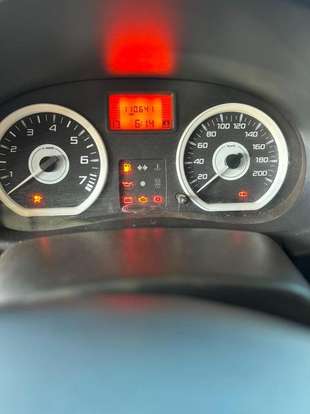 RENAULT-SANDERO-2010