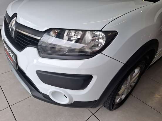 RENAULT-SANDERO-2015