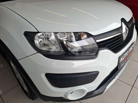 RENAULT-SANDERO-2015