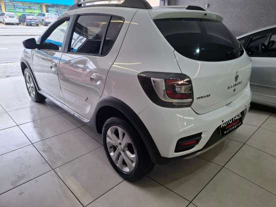 RENAULT-SANDERO-2015