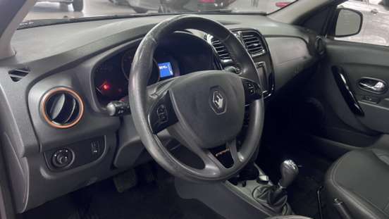RENAULT-SANDERO-2014