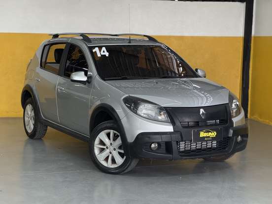 RENAULT-SANDERO-2013