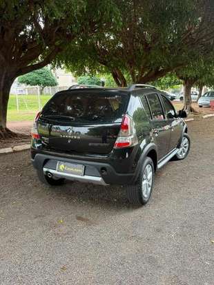 RENAULT-SANDERO-2014