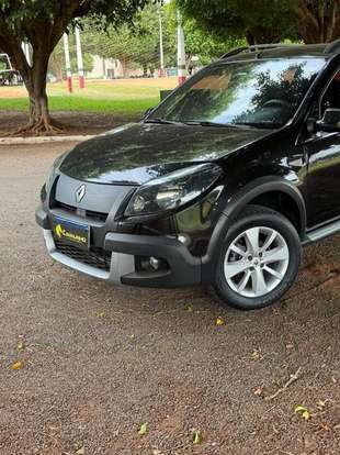 RENAULT-SANDERO-2014