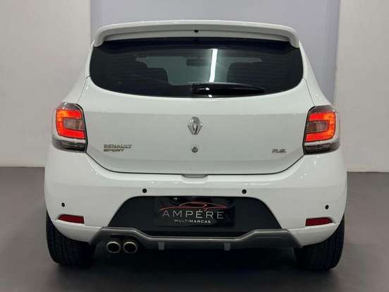 RENAULT-SANDERO-2015