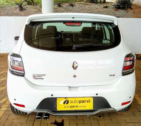 RENAULT-SANDERO-2015
