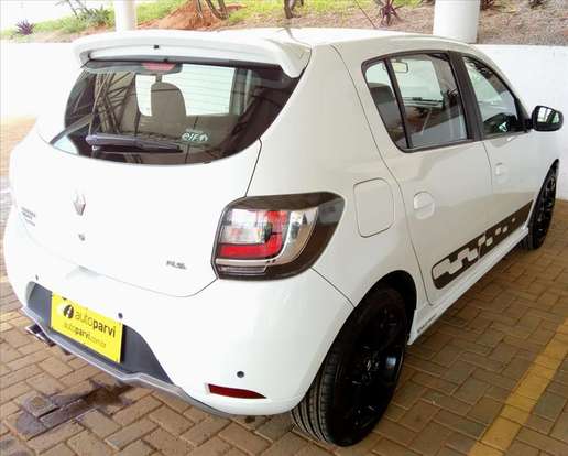 RENAULT-SANDERO-2015