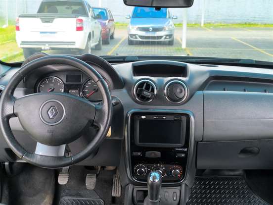 RENAULT-DUSTER-2014