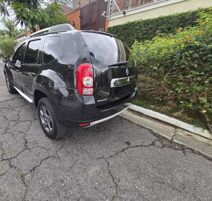 RENAULT-DUSTER-2012