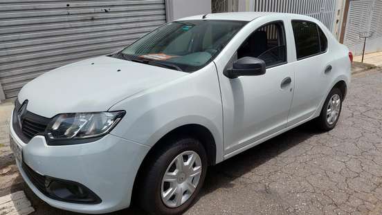 RENAULT-LOGAN-2013