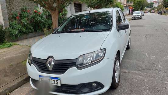 RENAULT-LOGAN-2013