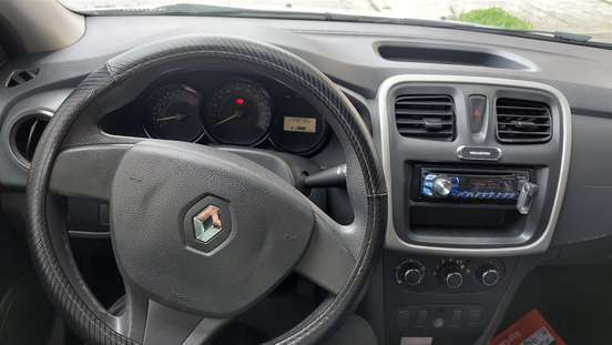 RENAULT-LOGAN-2013