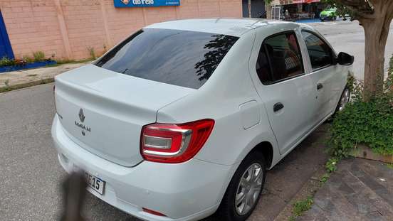 RENAULT-LOGAN-2013