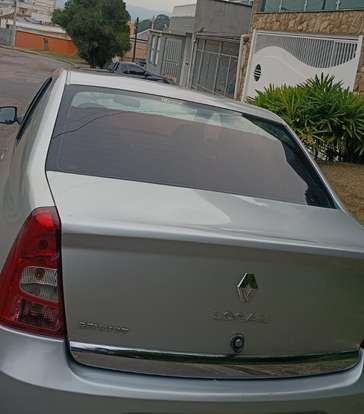 RENAULT-LOGAN-2012
