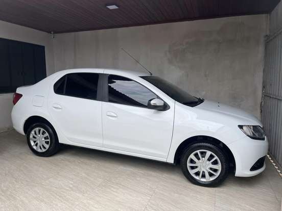 RENAULT-LOGAN-2014