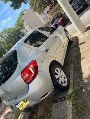 RENAULT-SANDERO-2018