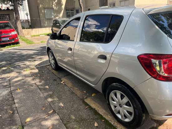 RENAULT-SANDERO-2018