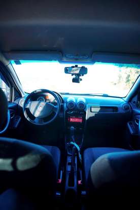 RENAULT-SANDERO-2012