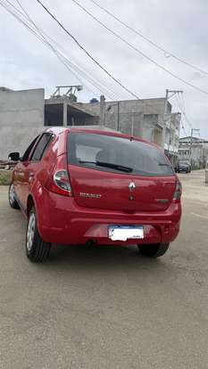 RENAULT-SANDERO-2011