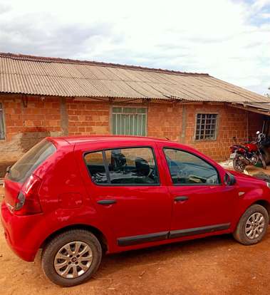 RENAULT-SANDERO-2010