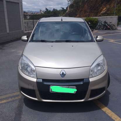 RENAULT-SANDERO-2011