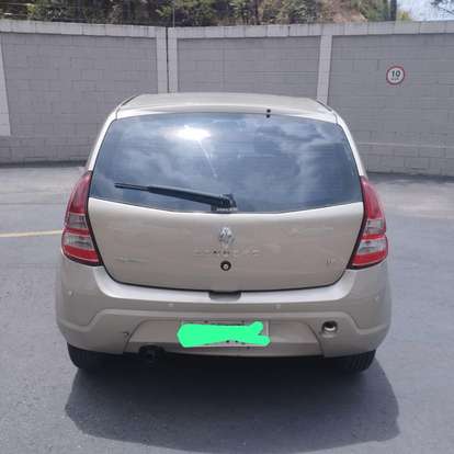RENAULT-SANDERO-2011
