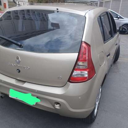 RENAULT-SANDERO-2011