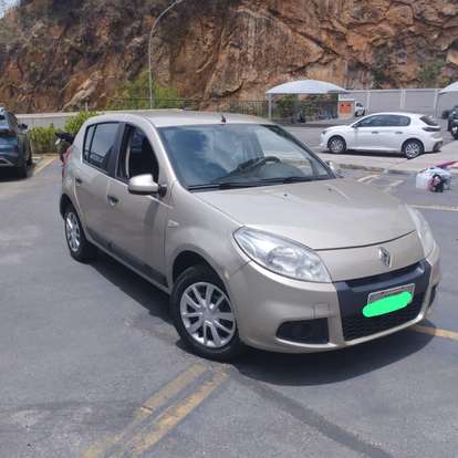 RENAULT-SANDERO-2011